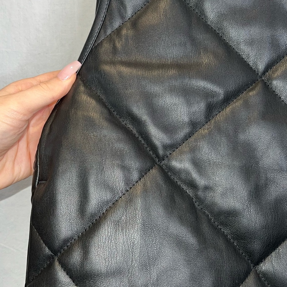 Black Mango Quilted leather vest with pockets and side slits - Picture 9 of 14